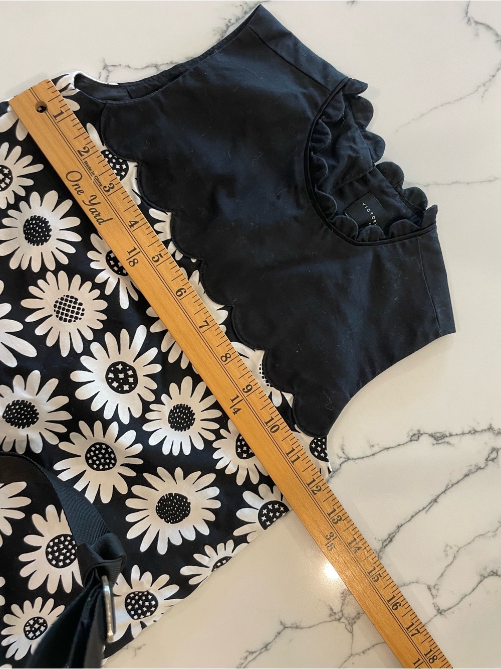 Victoria Beckham Girls Black n White Daisy Print Dress - Picture 9 of 10